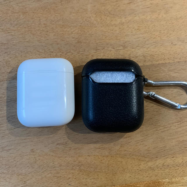 Apple(アップル)の【中古】AirPods 充電ケース　第一世代 スマホ/家電/カメラのオーディオ機器(ヘッドフォン/イヤフォン)の商品写真