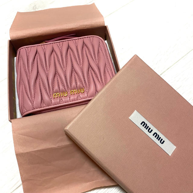 販サイト 【新品】miumiu 大人気マトラッセデザイン