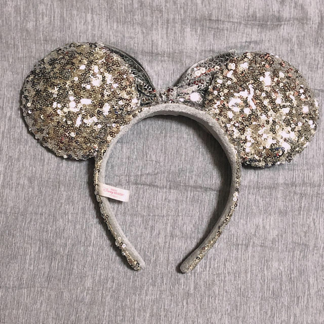 Disney(ディズニー)のディズニー　銀ラメカチューシャ レディースのヘアアクセサリー(カチューシャ)の商品写真