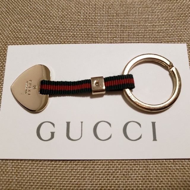 GUCCI シェリーライン ハート キーホルダー GUCCI シェリーライン ハート キーホルダー