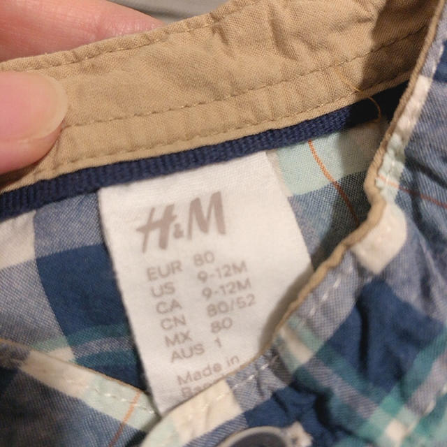 H&M(エイチアンドエム)のH&M 長袖チェックシャツ 80 キッズ/ベビー/マタニティのベビー服(~85cm)(シャツ/カットソー)の商品写真