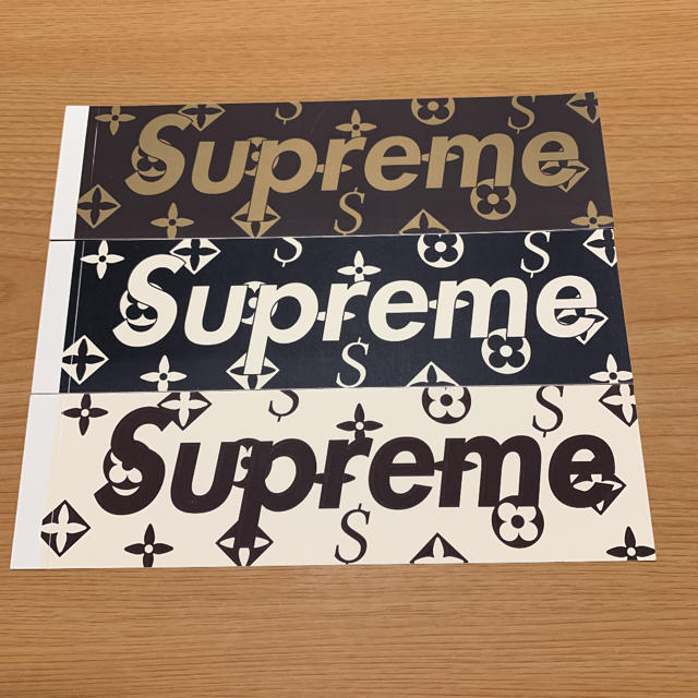 supreme ステッカー モノグラム supreme ステッカー モノグラム
