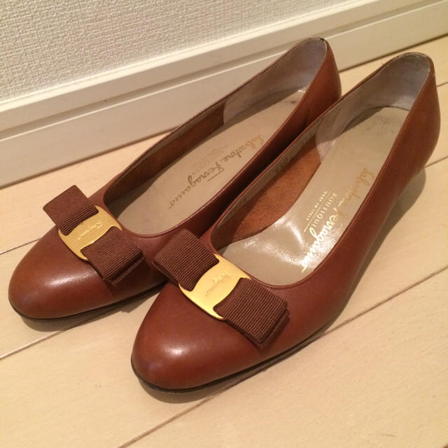 Salvatore Ferragamo(サルヴァトーレフェラガモ)のフェラガモヴァラ パンプス♡ 格安♪ レディースの靴/シューズ(ハイヒール/パンプス)の商品写真