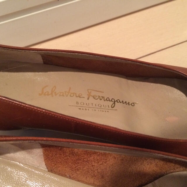 Salvatore Ferragamo(サルヴァトーレフェラガモ)のフェラガモヴァラ パンプス♡ 格安♪ レディースの靴/シューズ(ハイヒール/パンプス)の商品写真