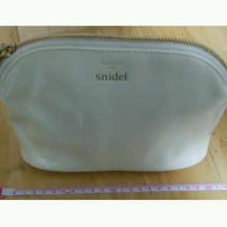 スナイデル(SNIDEL)のsnidel☆ノベルティポーチ（IVR）(ポーチ)