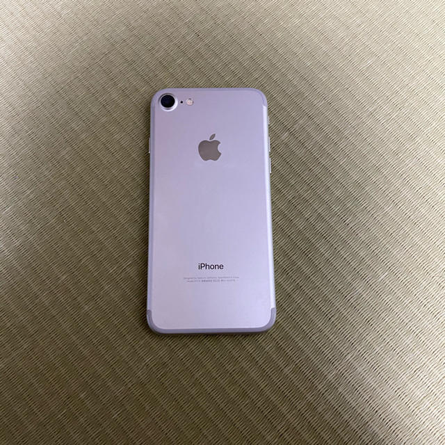 iPhone(アイフォーン)のiPhone7 Apple シルバー 本体のみ 専用出品 スマホ/家電/カメラのスマートフォン/携帯電話(スマートフォン本体)の商品写真