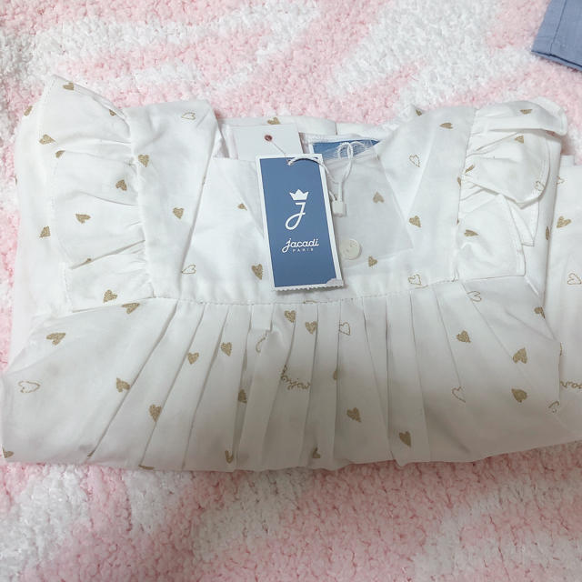 Jacadi(ジャカディ)のjacadi新品　白ハート柄ブラウス2ans キッズ/ベビー/マタニティのキッズ服女の子用(90cm~)(ブラウス)の商品写真