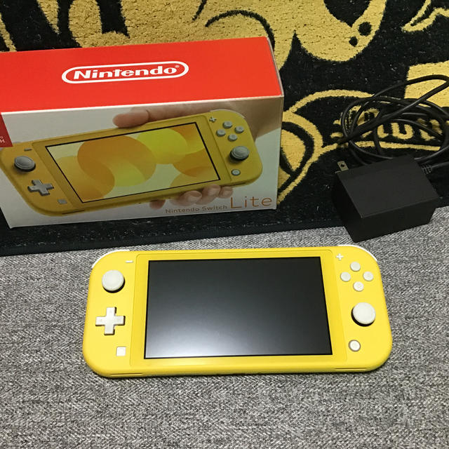 美品　Nintendo Switch Lite イエロー　セミハードカバー付