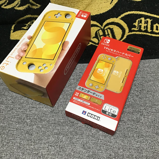 美品　Nintendo Switch Lite イエロー　セミハードカバー付