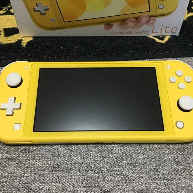 美品　Nintendo Switch Lite イエロー　セミハードカバー付