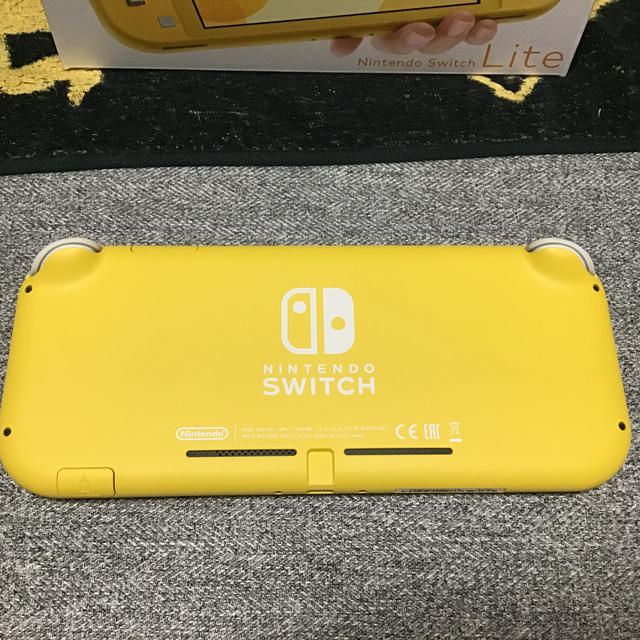 美品　Nintendo Switch Lite イエロー　セミハードカバー付