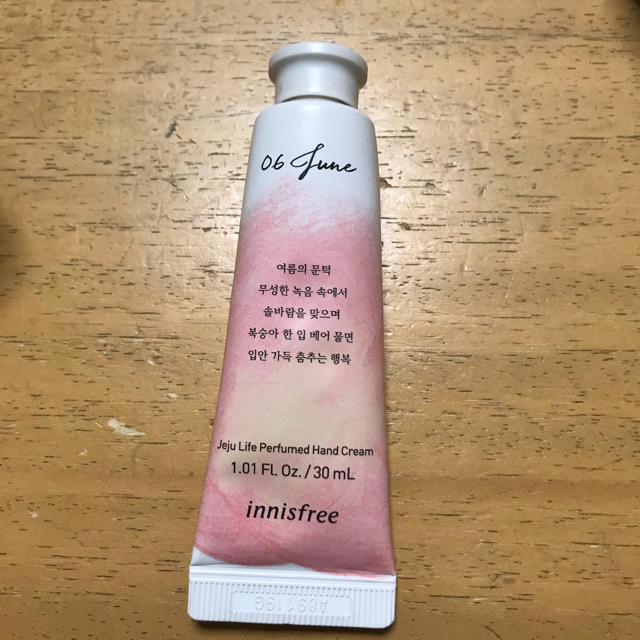 Innisfree(イニスフリー)のチェジュライフ　パフュームド　ハンドクリーム コスメ/美容のボディケア(ハンドクリーム)の商品写真