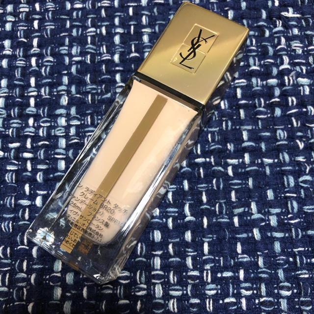 Yves Saint Laurent Beaute(イヴサンローランボーテ)のYSL タン ラディアント タッチ クレーム　ファンデーション コスメ/美容のベースメイク/化粧品(ファンデーション)の商品写真