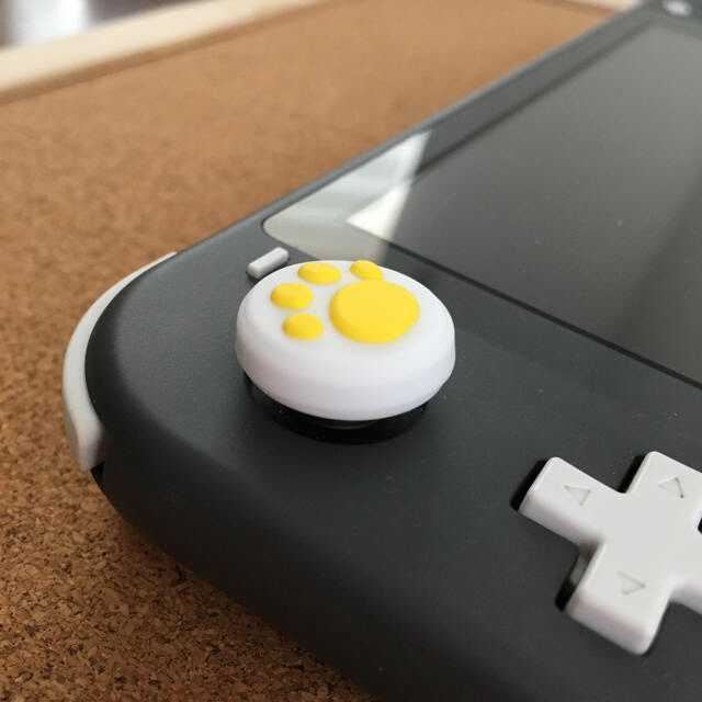 Nintendo Switch Switch スイッチ ジョイコン スティックカバー 肉球 2個 白黄色 の通販 By かれい S Shop ニンテンドースイッチならラクマ Nintendo Switch Switch スイッチ ジョイコン スティックカバー 肉球 2個 白黄色 の通販 By かれい S Shop ニンテンドースイッチならラクマ