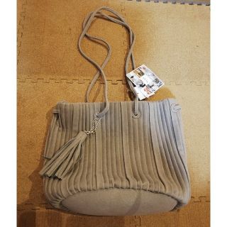 シマムラ(しまむら)のMUMU  プリーツバッグ　淡茶　グレージュ　タグ付　新品未使用　送料無料(ショルダーバッグ)