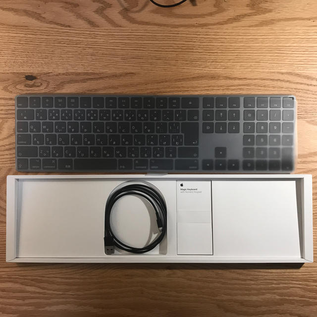 Apple(アップル)のMagic Keyboard スペースグレイ日本語配列 スマホ/家電/カメラのPC/タブレット(PC周辺機器)の商品写真