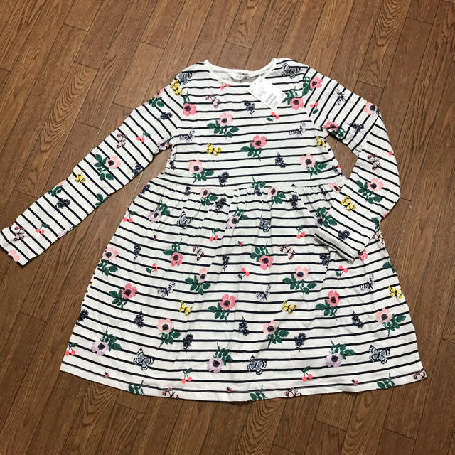 H&M(エイチアンドエム)の花柄ワンピース キッズ/ベビー/マタニティのキッズ服女の子用(90cm~)(ワンピース)の商品写真