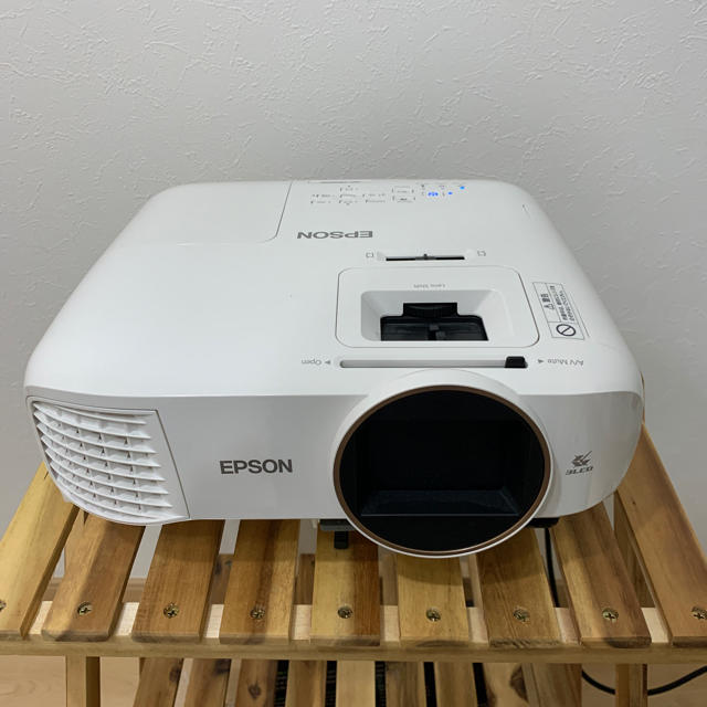 EPSON(エプソン)のくらら様専用　EPSON プロジェクター EH-TW5650 スマホ/家電/カメラのテレビ/映像機器(プロジェクター)の商品写真