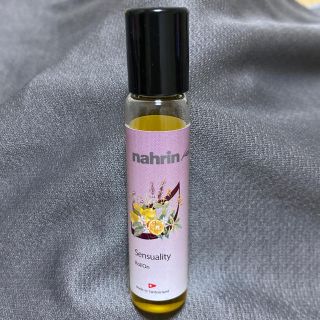 コスメキッチン(Cosme Kitchen)のナリン　センシュアルロールオン　10ml nahrin(アロマオイル)