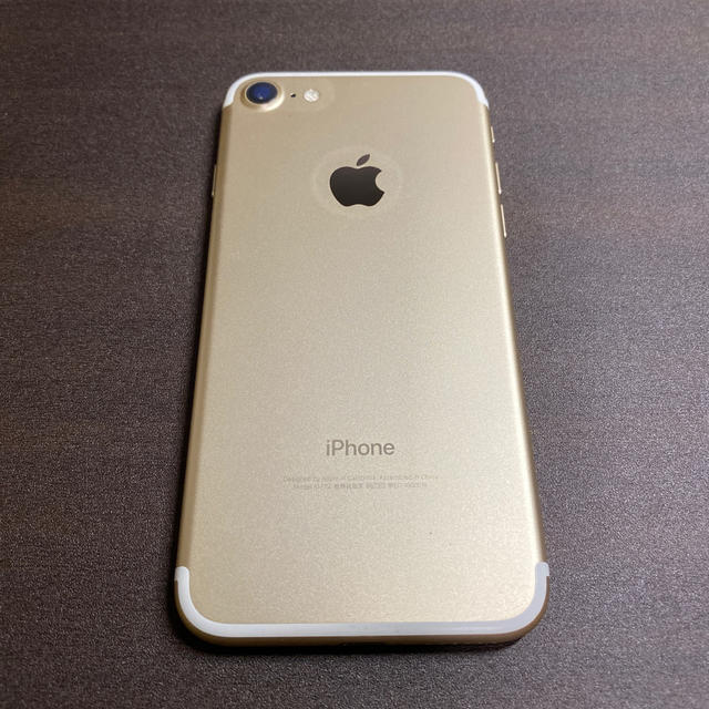 iPhone(アイフォーン)のiPhone7 128GB ゴールド　SIMロック未解除 スマホ/家電/カメラのスマートフォン/携帯電話(スマートフォン本体)の商品写真