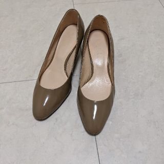 バーニーズニューヨーク(BARNEYS NEW YORK)の【BARNEYS NEWYORK】エナメルパンプス　※期間限定お値下げ(ハイヒール/パンプス)