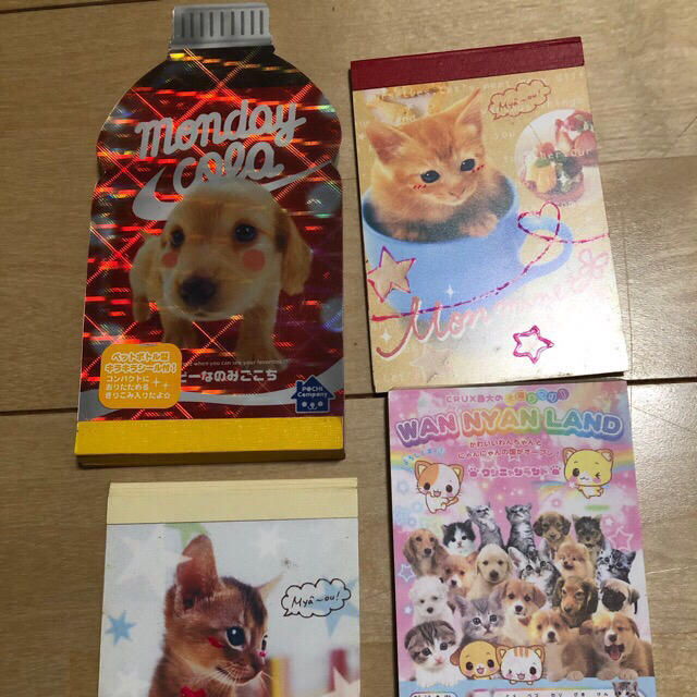 ハローキティ(ハローキティ)のメモ帳　まとめ売り9冊　キティちゃん　犬　ねこ等 インテリア/住まい/日用品の文房具(ノート/メモ帳/ふせん)の商品写真