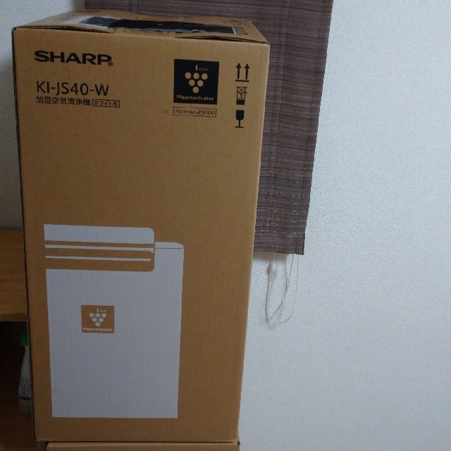 SHARP製 加湿空気清浄機 KI-JS40-W スマホ/家電/カメラの生活家電(空気清浄器)の商品写真