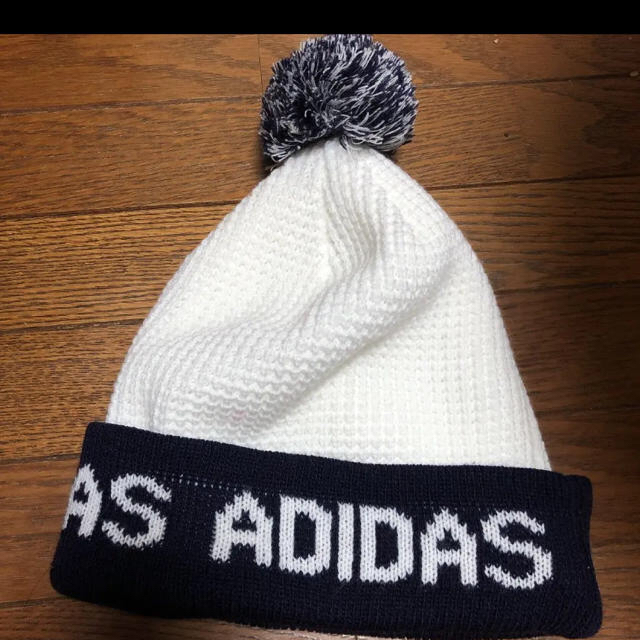 adidas(アディダス)のアディダス adidas ニット帽　美品 レディースの帽子(ニット帽/ビーニー)の商品写真