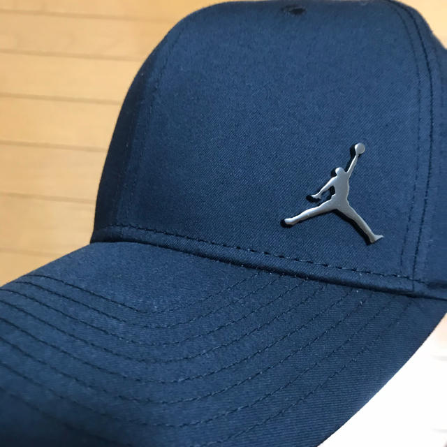 NIKE(ナイキ)のネイマール着用【海外限定】NIKE JORDAN メタルロゴ キャップ メンズの帽子(キャップ)の商品写真