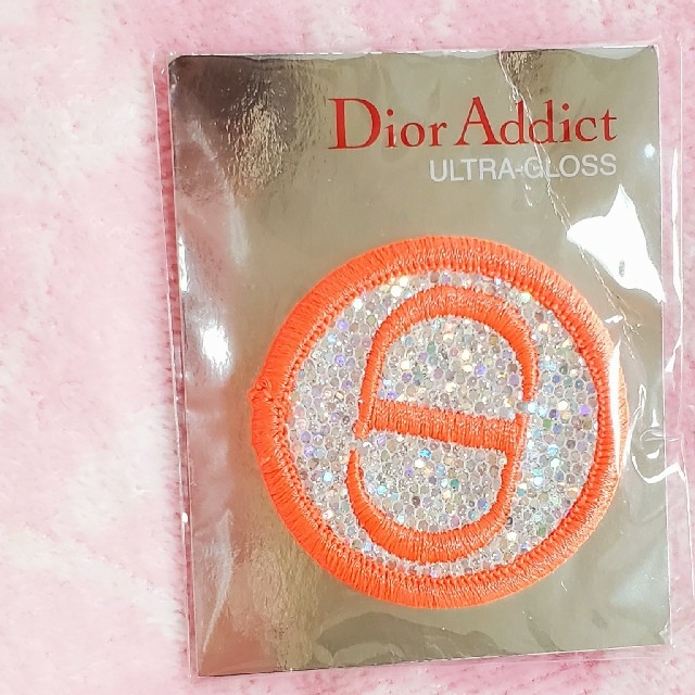 Christian Dior(クリスチャンディオール)の 値下げ新品💗ChristianDior ロゴバッジ 非売品ピンバッジ CD コスメ/美容のコスメ/美容 その他(その他)の商品写真