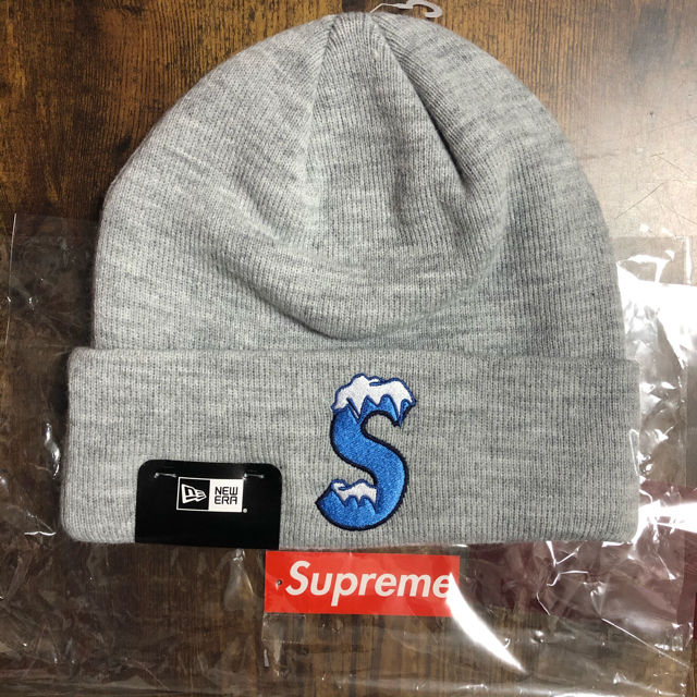 Supreme(シュプリーム)のsupreme newera s logo beanie メンズの帽子(ニット帽/ビーニー)の商品写真