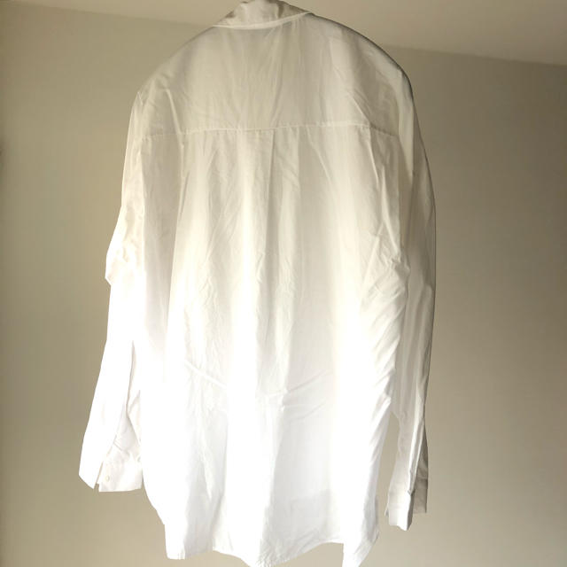 ZARA(ザラ)の【美品】ZARA シャツ　ワッペン レディースのトップス(シャツ/ブラウス(長袖/七分))の商品写真