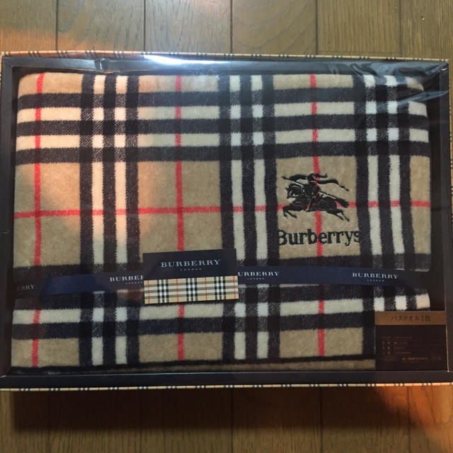 BURBERRY(バーバリー)の新品！BURBERRY バーバリー バスタオル 70×135 インテリア/住まい/日用品の日用品/生活雑貨/旅行(タオル/バス用品)の商品写真