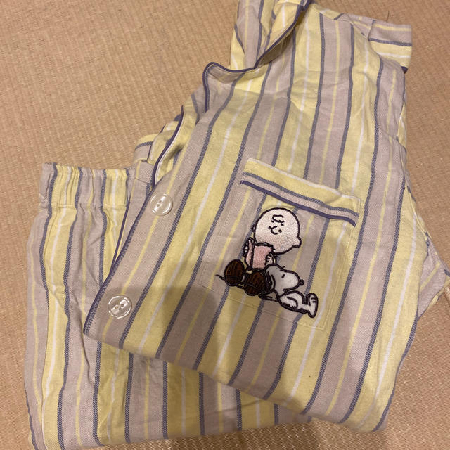 GU(ジーユー)のGU スヌーピー パジャマ 秋冬 長袖長ズボン レディースのルームウェア/パジャマ(パジャマ)の商品写真