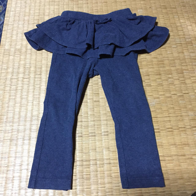 UNIQLO(ユニクロ)のユニクロ フリルレギンス 90 キッズ/ベビー/マタニティのキッズ服女の子用(90cm~)(パンツ/スパッツ)の商品写真