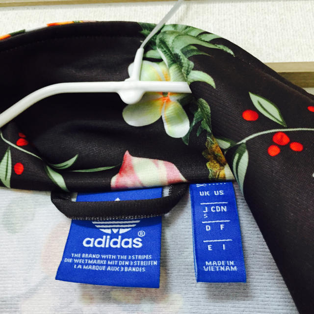 adidas(アディダス)のadidas オリジナルジャージ レディースのトップス(その他)の商品写真