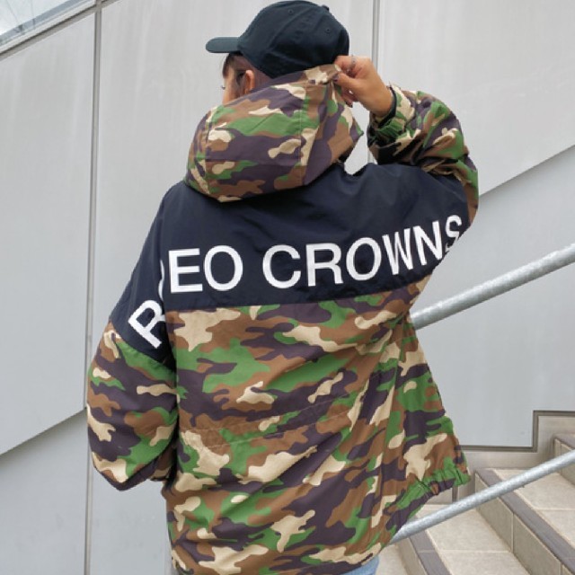 RODEO CROWNS WIDE BOWL(ロデオクラウンズワイドボウル)の迷彩 レディースのジャケット/アウター(ナイロンジャケット)の商品写真