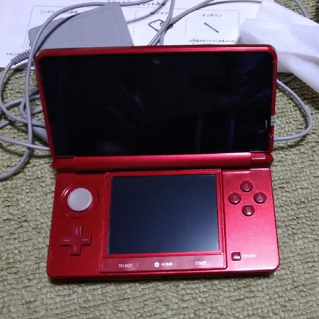 【garagomocosさま専用】Nintendo　3DS　【メタリックレッド】 エンタメ/ホビーのゲームソフト/ゲーム機本体(携帯用ゲーム機本体)の商品写真