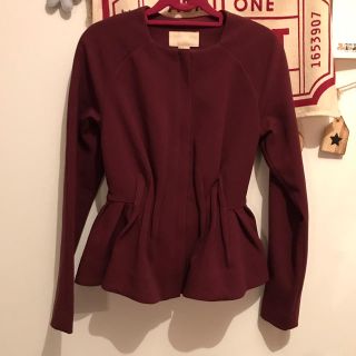 エイチアンドエム(H&M)のH&M❤️ウエスト絞り ノーカラージャケット ボルドー(ノーカラージャケット)