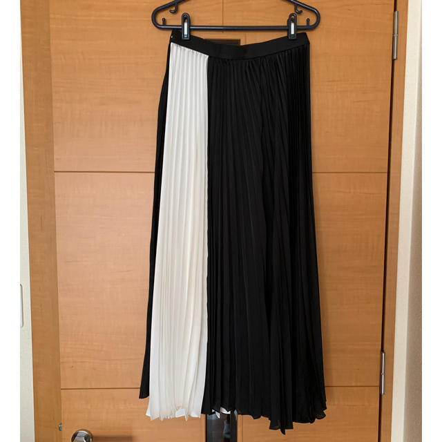 LE CIEL BLEU(ルシェルブルー)のリーたん様専用 lecielbleu 黒×白プリーツスカート 美品  レディースのスカート(ロングスカート)の商品写真