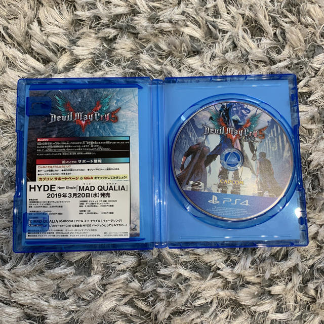 CAPCOM(カプコン)のデビル メイ クライ5   PS4  Devil May Cry【中古】 エンタメ/ホビーのゲームソフト/ゲーム機本体(家庭用ゲームソフト)の商品写真