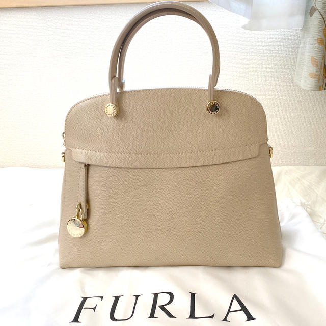 美品！FURLA パイパーハンドバッグ（ショルダー付）