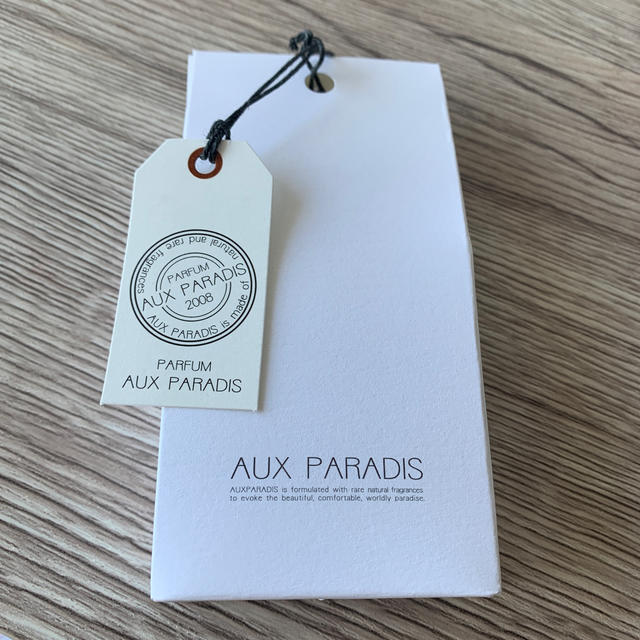 AUX PARADIS(オゥパラディ)の新品♡AUX PARADIS フルール 15ml コスメ/美容の香水(香水(女性用))の商品写真