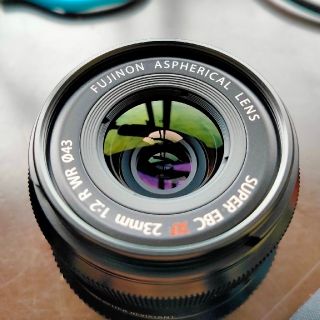 フジフイルム(富士フイルム)の美品 FUJIFILM XF23mm f2 wr オマケ付き(レンズ(単焦点))