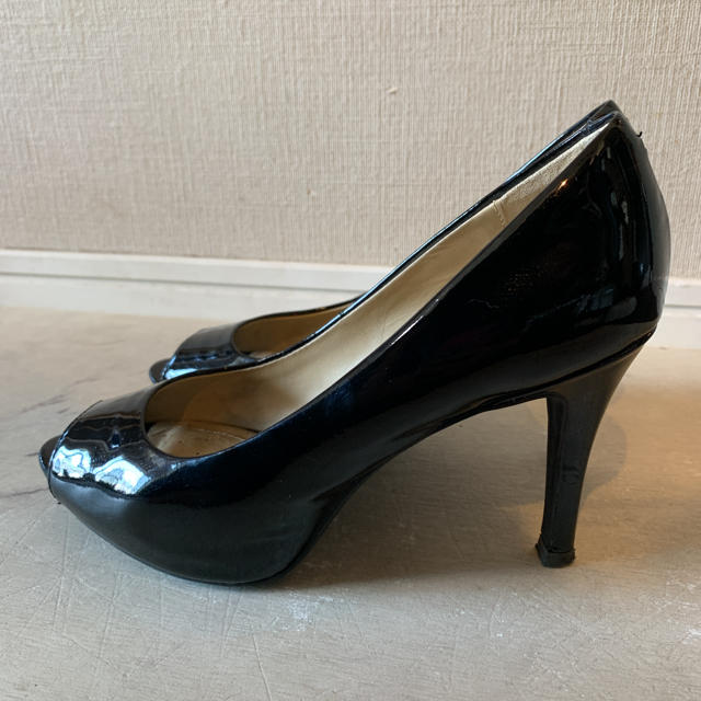 【GEOX】エナメル黒パンプス　23.5 レディースの靴/シューズ(ハイヒール/パンプス)の商品写真