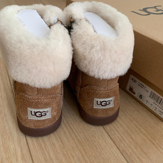 UGG(アグ)のUGG キッズベビーブーツ キッズ/ベビー/マタニティのベビー靴/シューズ(~14cm)(ブーツ)の商品写真