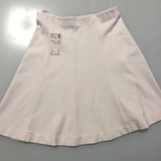 ユニクロ(UNIQLO)の新品 ホワイトフレアスカート(ひざ丈スカート)
