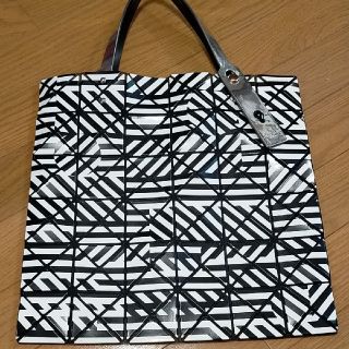 イッセイミヤケ(ISSEY MIYAKE)のBAOBAO イッセイミアケ　トート(トートバッグ)