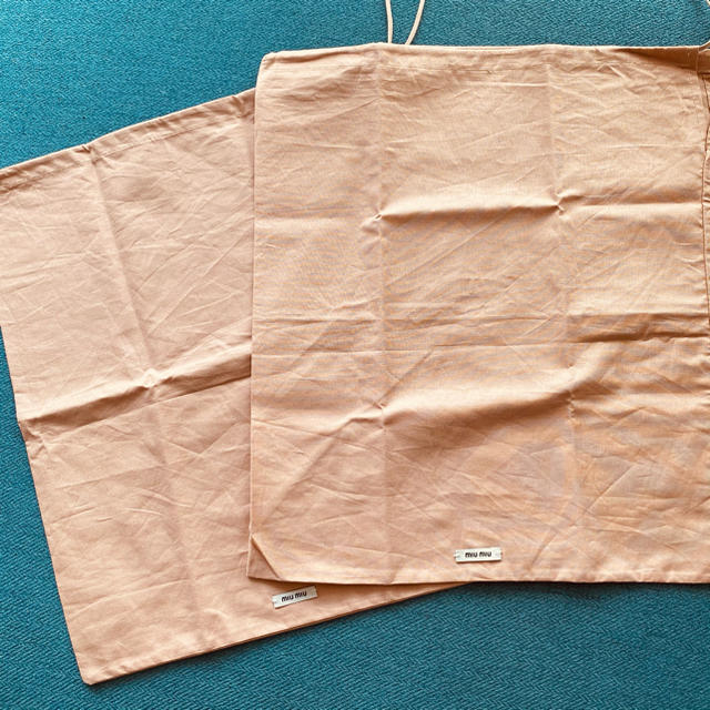 miumiu(ミュウミュウ)のmiumiu 保存袋⭐️2枚セット💚 レディースのバッグ(ショップ袋)の商品写真