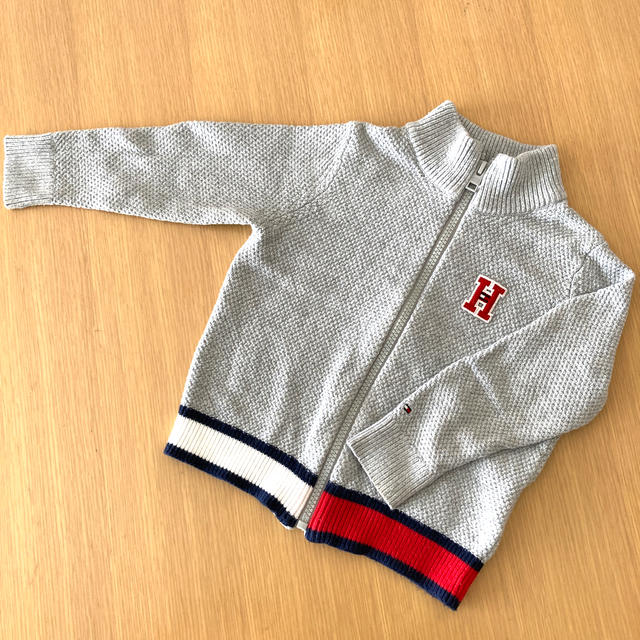 TOMMY HILFIGER(トミーヒルフィガー)のトミーフィルフィガー　ニット　ジャケット キッズ/ベビー/マタニティのキッズ服男の子用(90cm~)(ニット)の商品写真